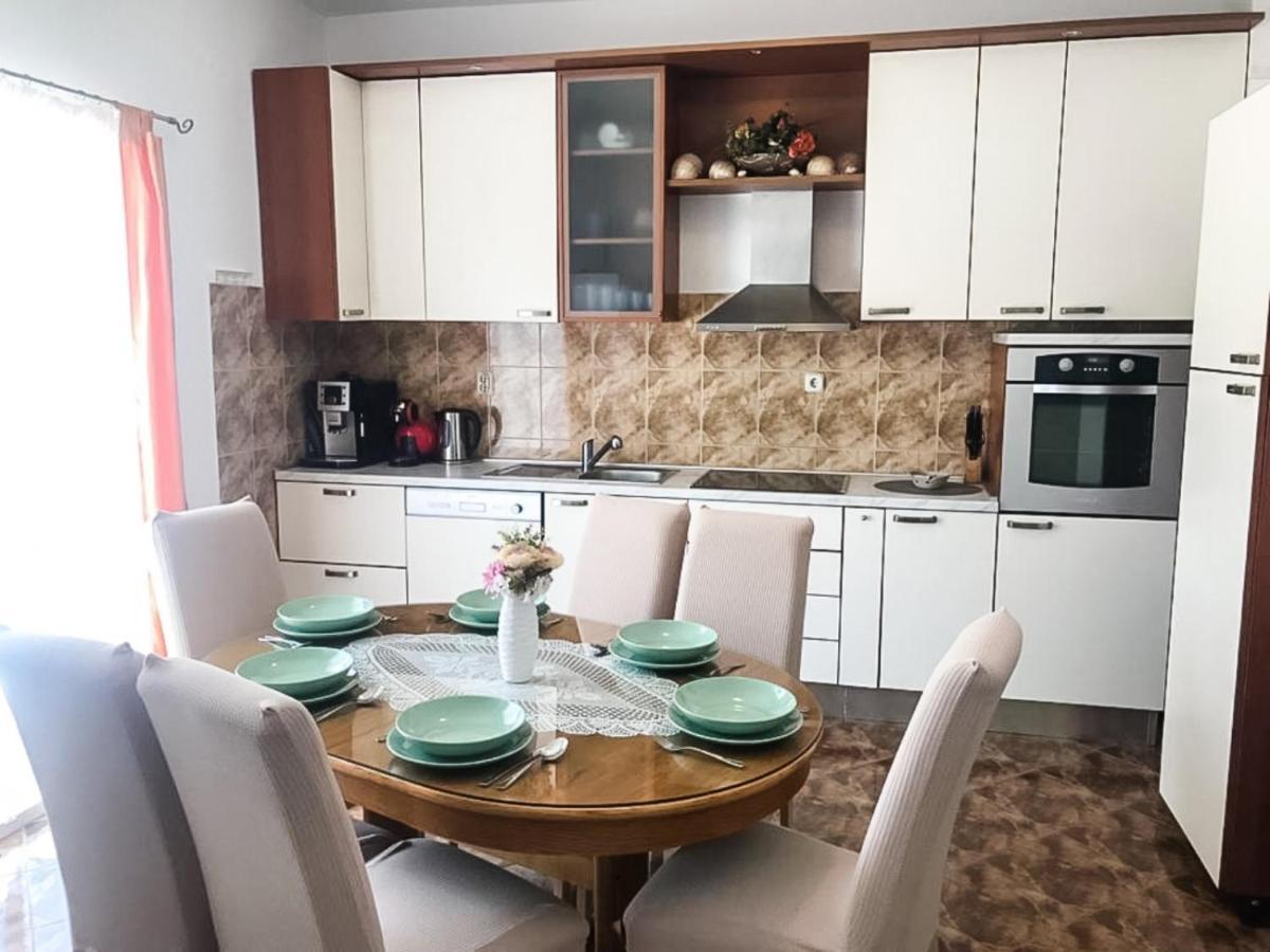 מרינה Apartments Sea Star Ivana מראה חיצוני תמונה