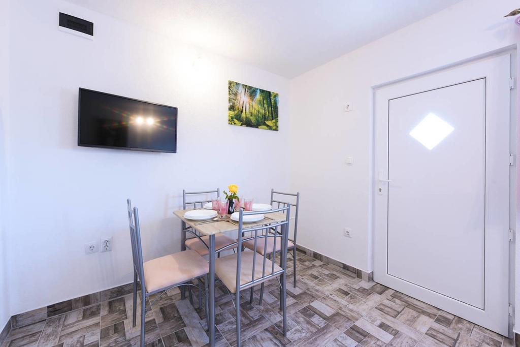 מרינה Apartments Sea Star Ivana מראה חיצוני תמונה