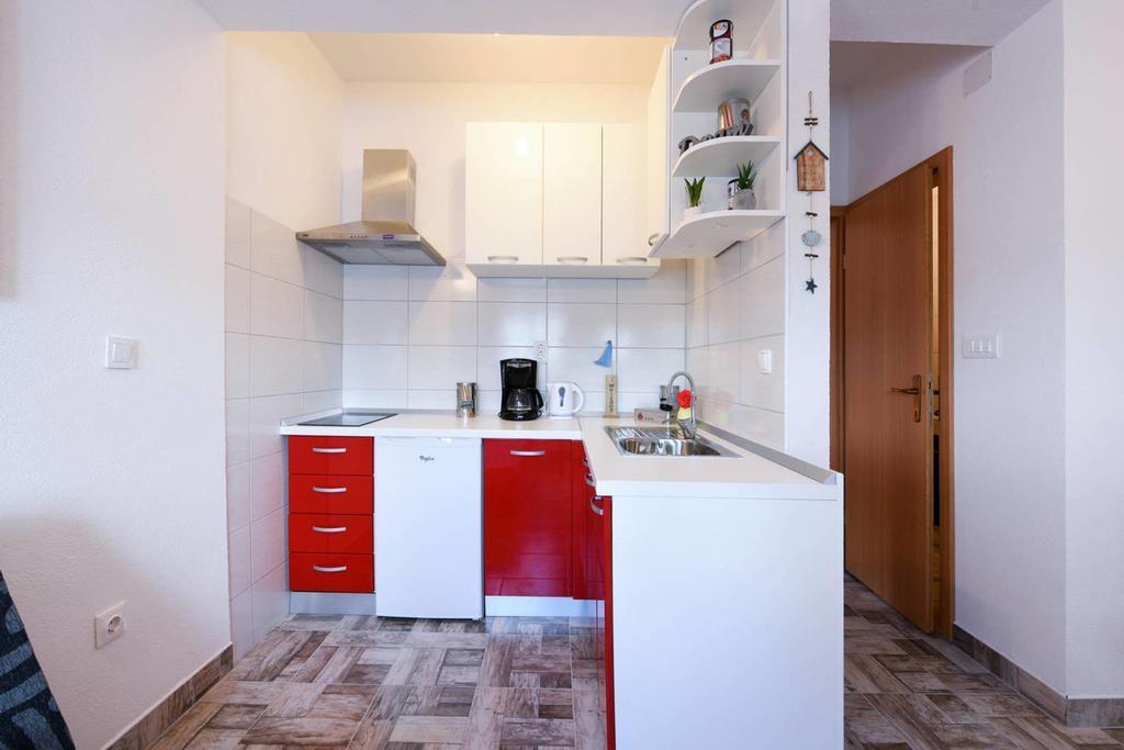 מרינה Apartments Sea Star Ivana מראה חיצוני תמונה