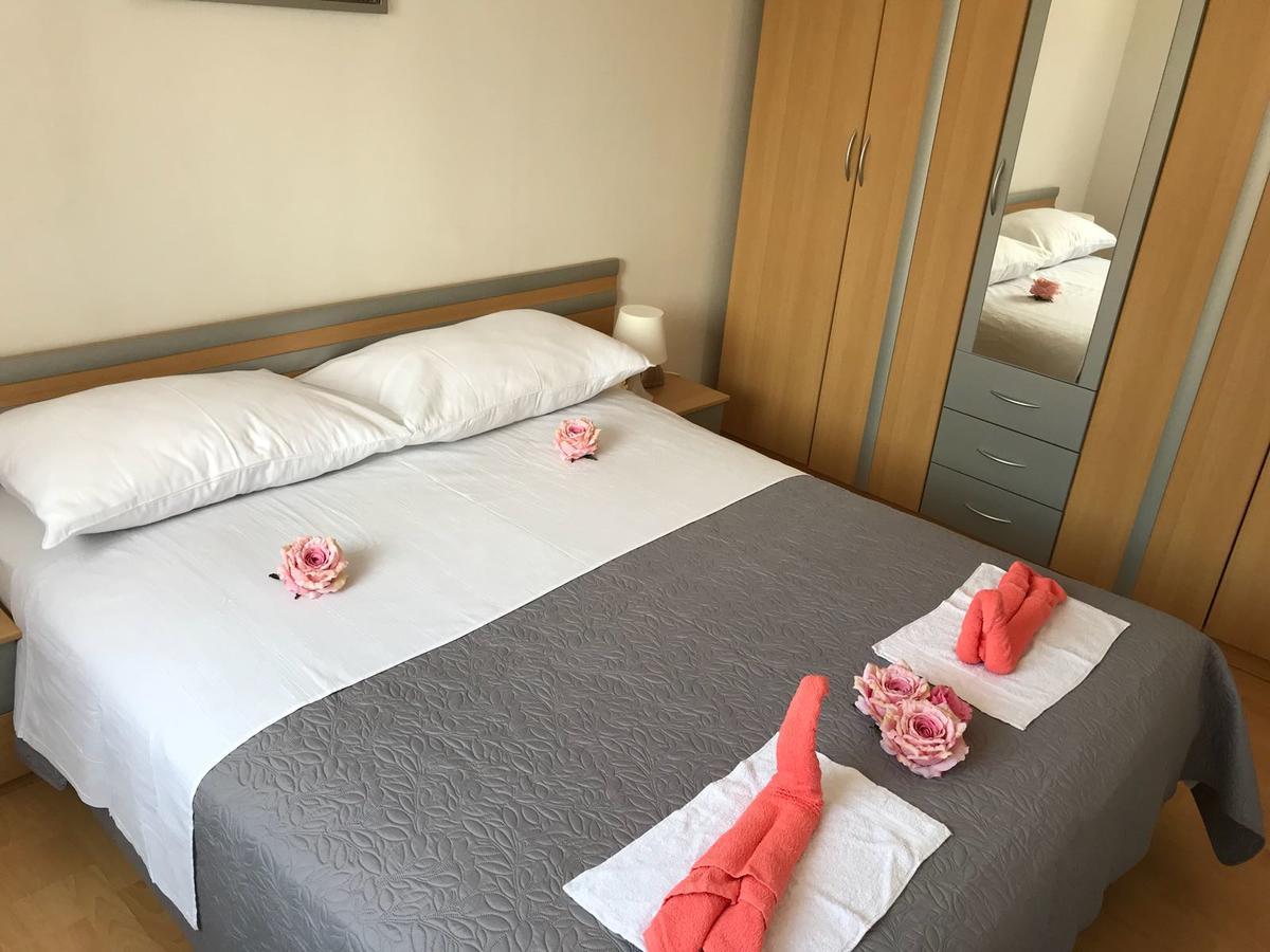 מרינה Apartments Sea Star Ivana מראה חיצוני תמונה