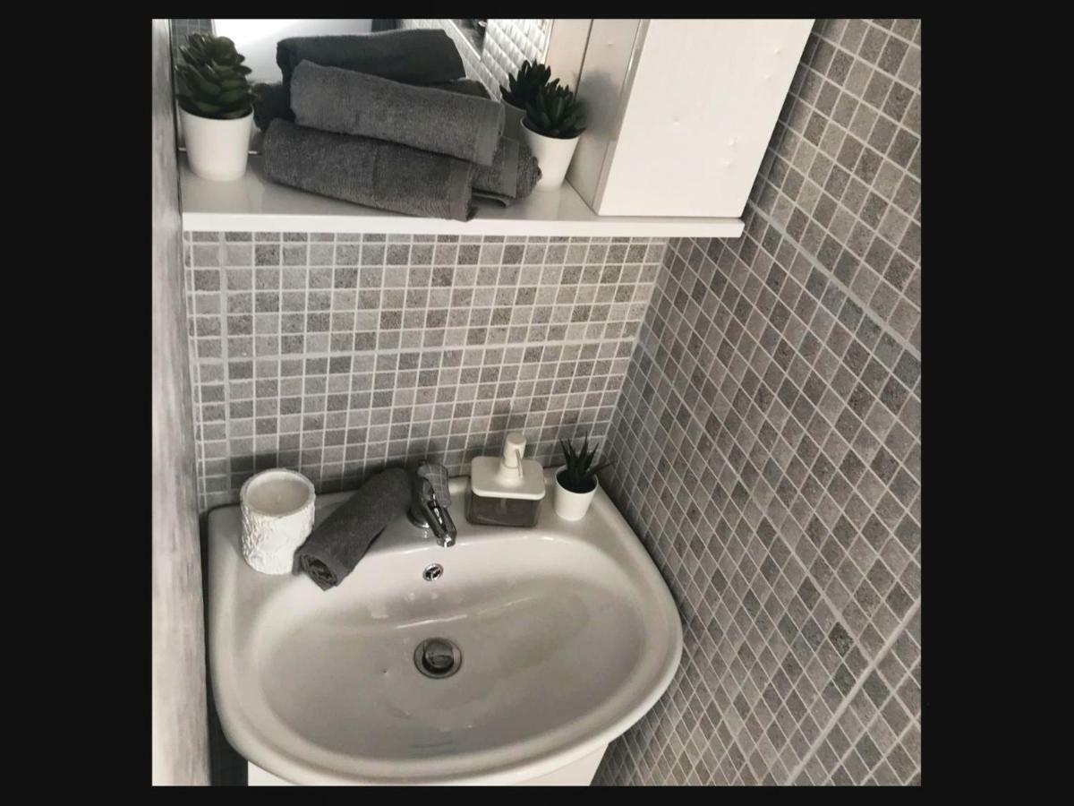 מרינה Apartments Sea Star Ivana מראה חיצוני תמונה