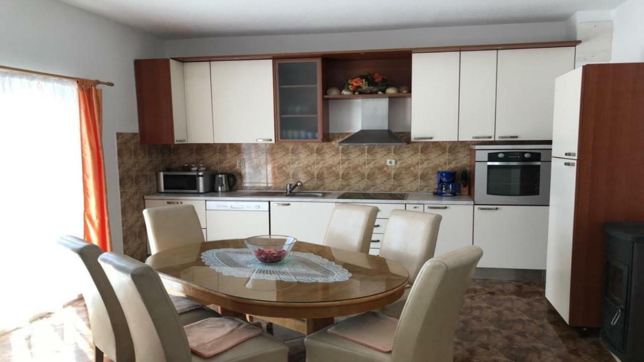 מרינה Apartments Sea Star Ivana מראה חיצוני תמונה