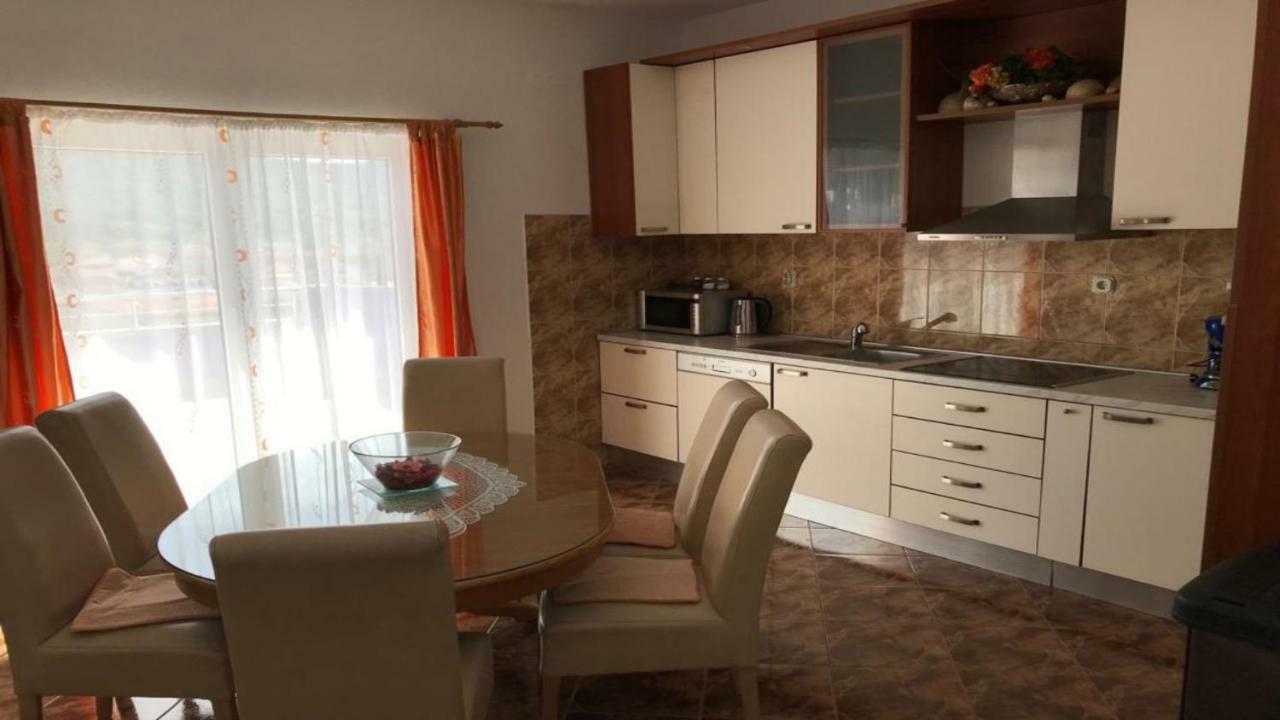 מרינה Apartments Sea Star Ivana מראה חיצוני תמונה